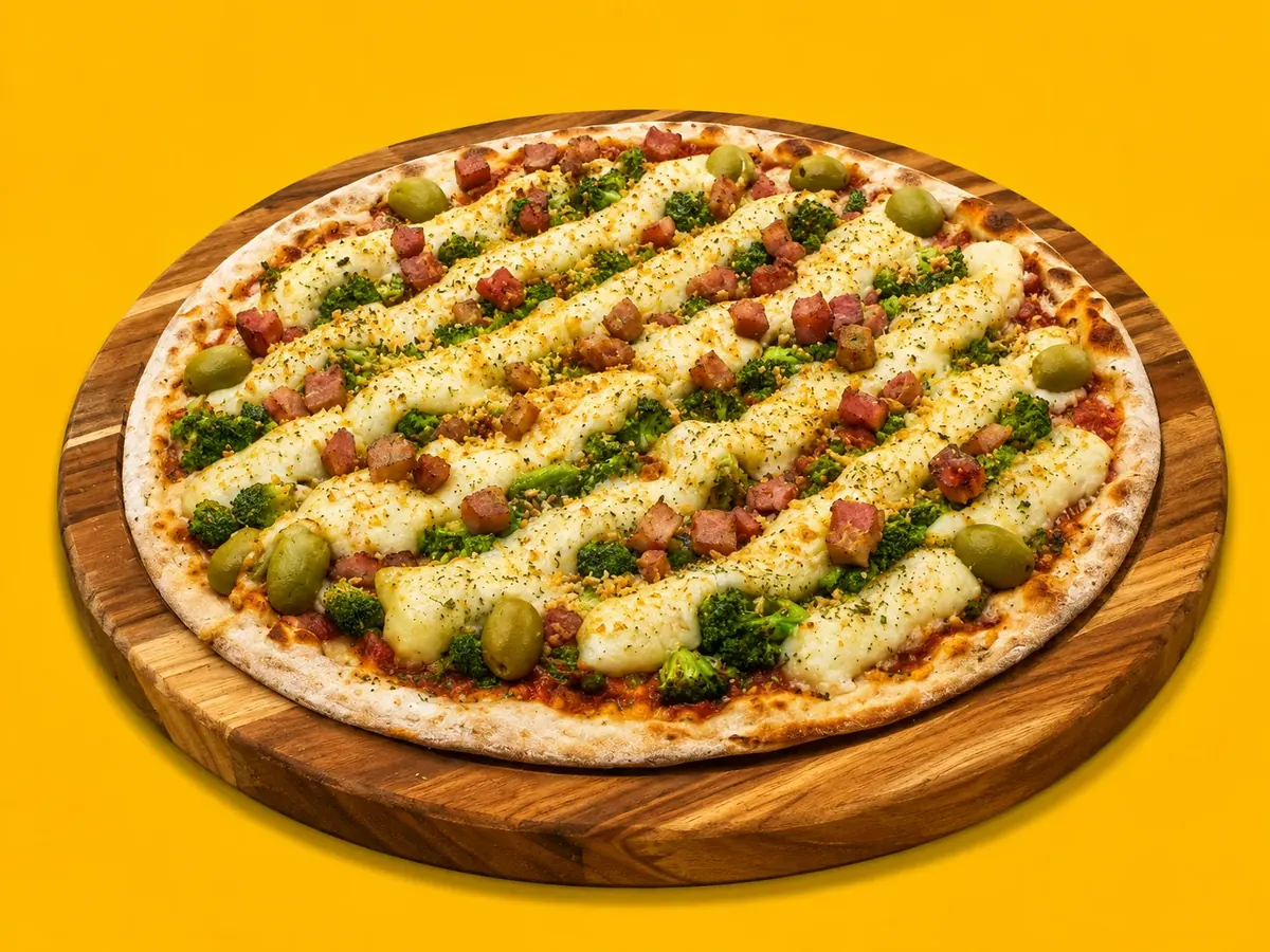Pizza de brócolis com bacon